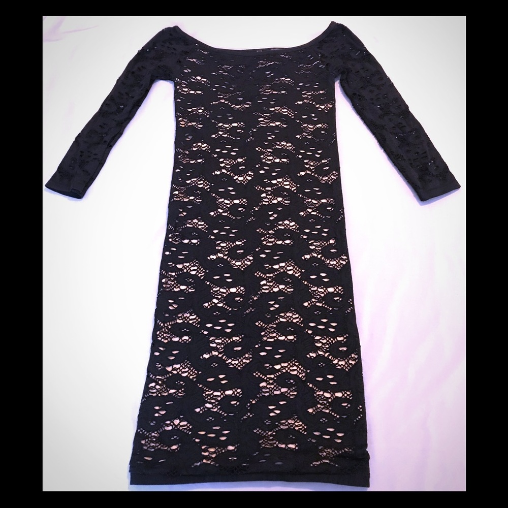 Black crotchet fitted dress.